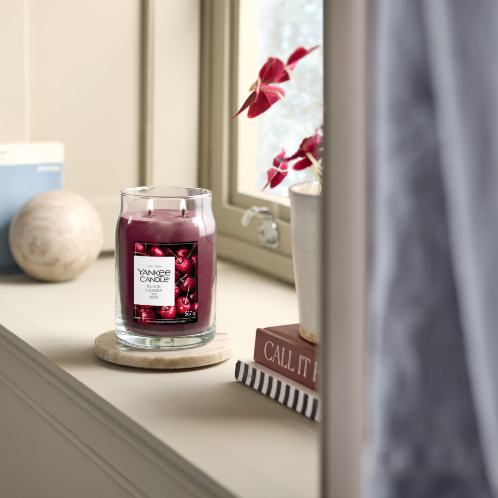 Yankee Candle Black Cherry Large Signature Jar Candle